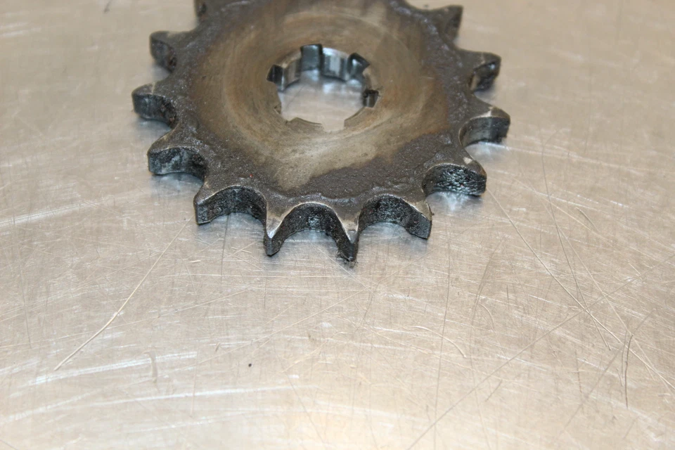 Yamaha YA6 125 1964 piñón delantero C381 Foto 4 de 4