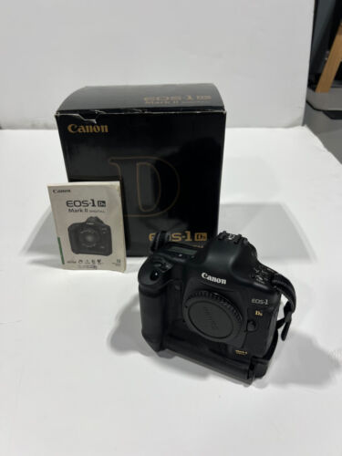 Canon EOS 1DS Mark II 16.7MP Digital SLR Camera + Extras Batteries & AC Coupler