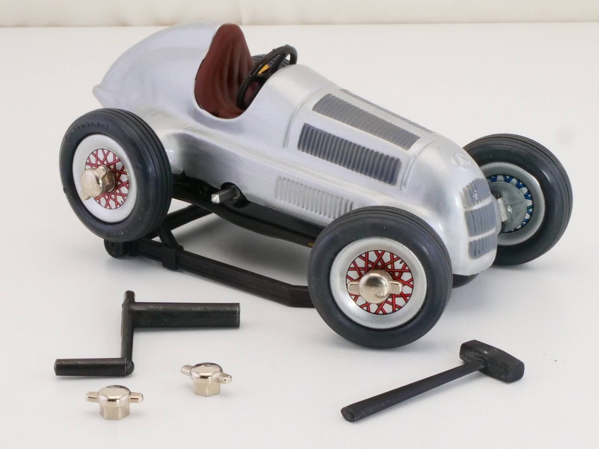 Schuco Studio 1050 MERCEDES Grand Prix 1936 Race Car From