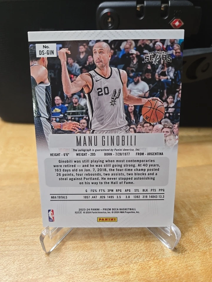 2023-24 Panini Prizm Deca Signatures Manu Ginóbili #DS-GIN (AU) Foto 2 de 2