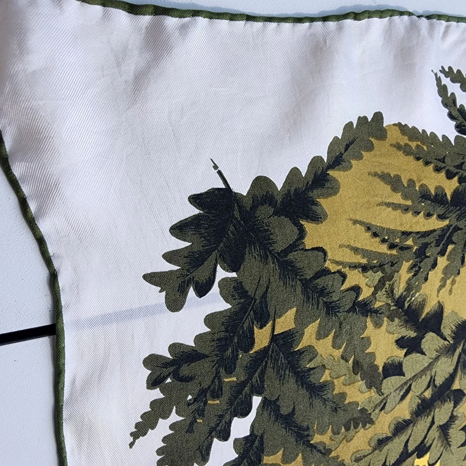 "Bufanda de seda vintage hojas de otoño helechos estampado verde marfil 23"" cuadrada" Foto 2 de 4