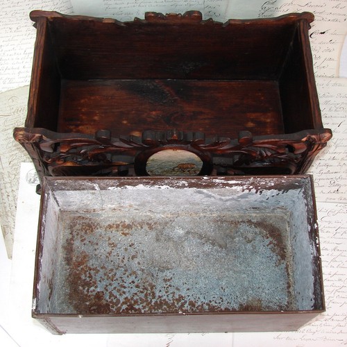 Antique Black Forest Carved 16" Jardiniere, Plant Box, Griffins with Fox & Lamb - Picture 11 of 17