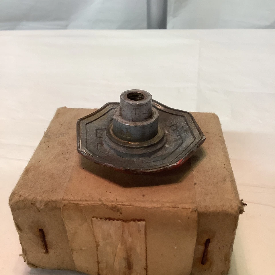 VINTAGE MG LOGO ENAMELED CAR BADGE EMBLEM Octagon J Fray 55mm 1950s 1960s - Image 3 of 4