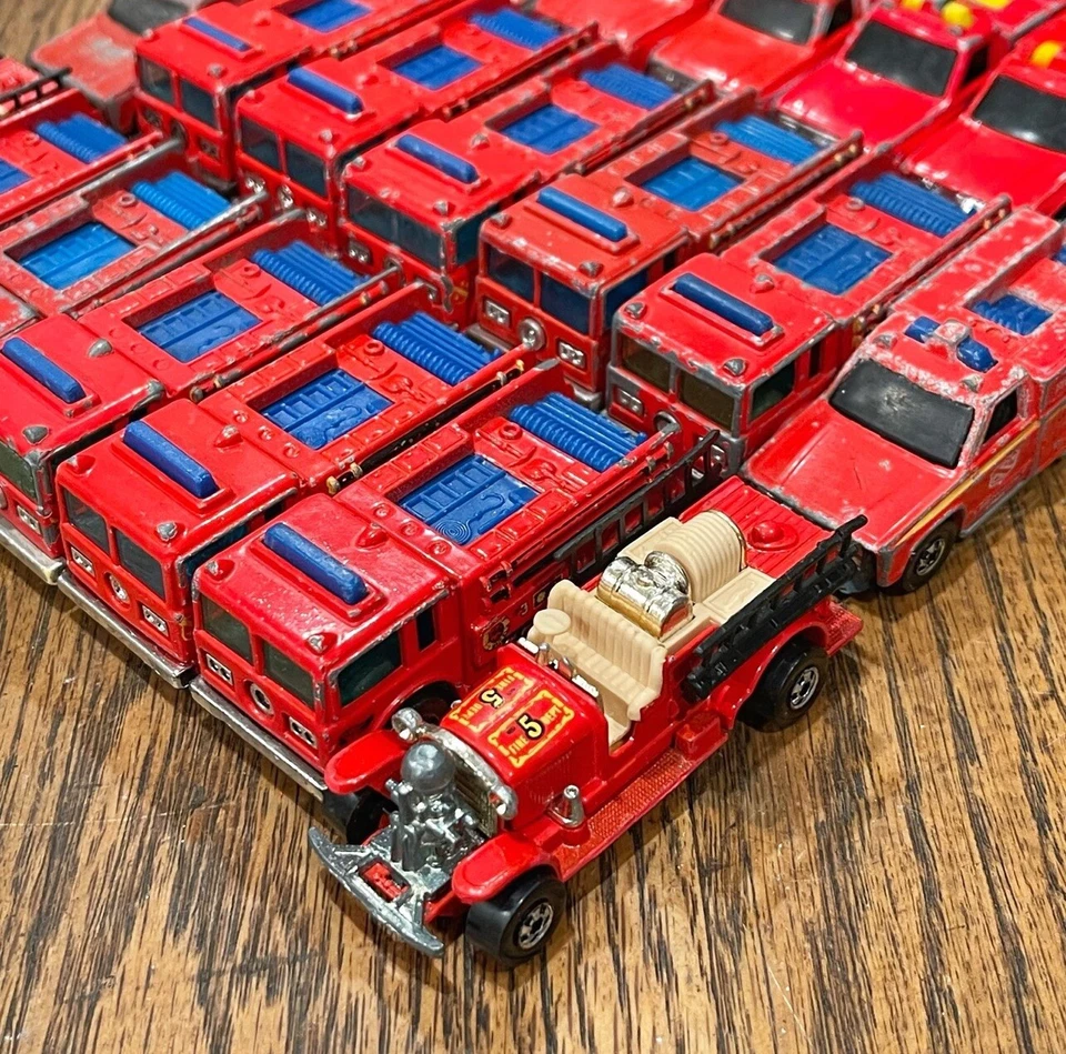 LOTE Camión de Bomberos Equipo de Rescate Hot Wheels Flying Colors de Colección Bomberos Número 5 Foto 2 de 4