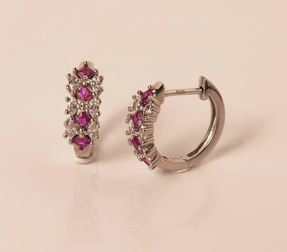 Aretes tipo argolla Huggie rojos rubí en plata de ley 925 maciza Foto 3 de 4