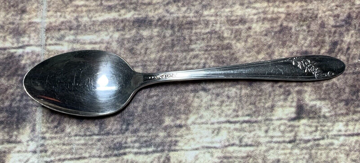 Oneida Community Tudor Plate - QUEEN BESS II 1946 Teaspoon 6