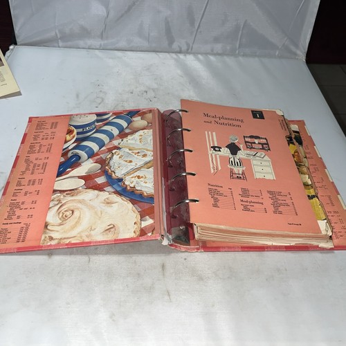 vtg 1953 Better Homes and Gardens Cookbook 5 Ring Binder Grandma Kitchen Core - Foto 3 di 3
