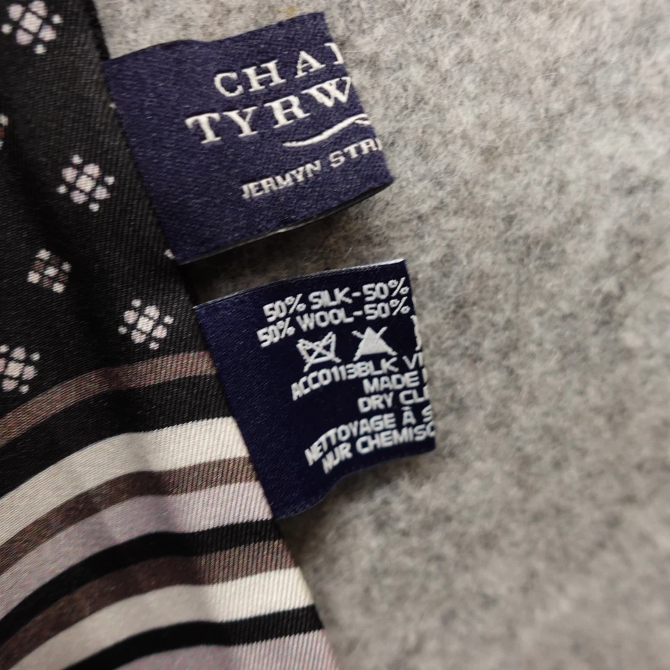 真丝羊毛双面围巾男式黑色 Foulard 斜纹条纹 CHARLES TYRWHITT 12x62 — 第 2/4 张图片