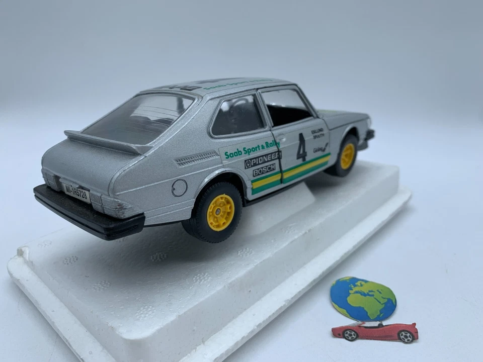 Bburago Saab 900 Turbo, automodello scala 1:24 - 1:25, vintage (2701) - Immagine 2 di 4