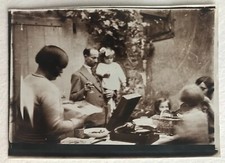 PHOTO ANCIENNE - VINTAGE SNAPSHOT - TOURNE DISQUE - MUSIQUE - REPAS - FAMILLE