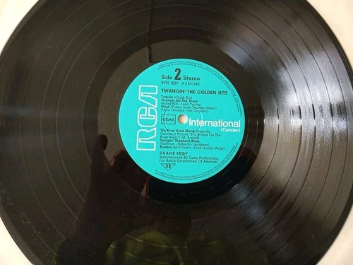 DUANE EDDY -TWANGIN' THE GOLDEN HITS" LP 1965 RCA international stereo INTS 1057 - Picture 6 of 6