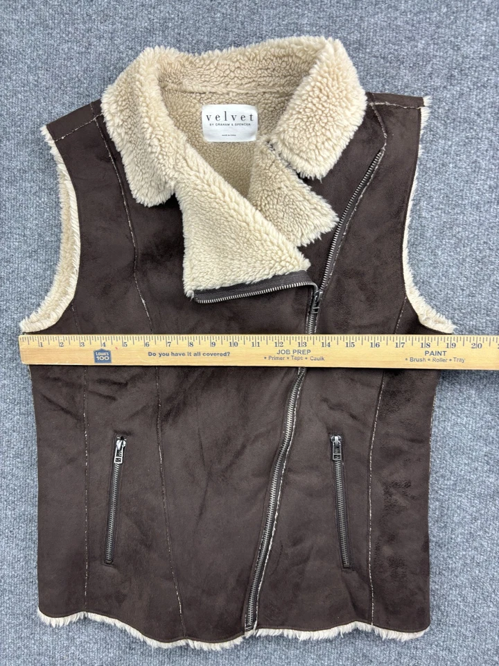 Colete Feminino Velvet by Graham & Spencer M Marrom Camurça Bolsos Forrados de Pele Sintética - Imagem 3 de 4