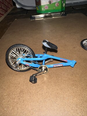 Flick Trix Haro Shredder Blue Frame