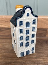 KLM House Number 33 seal in place