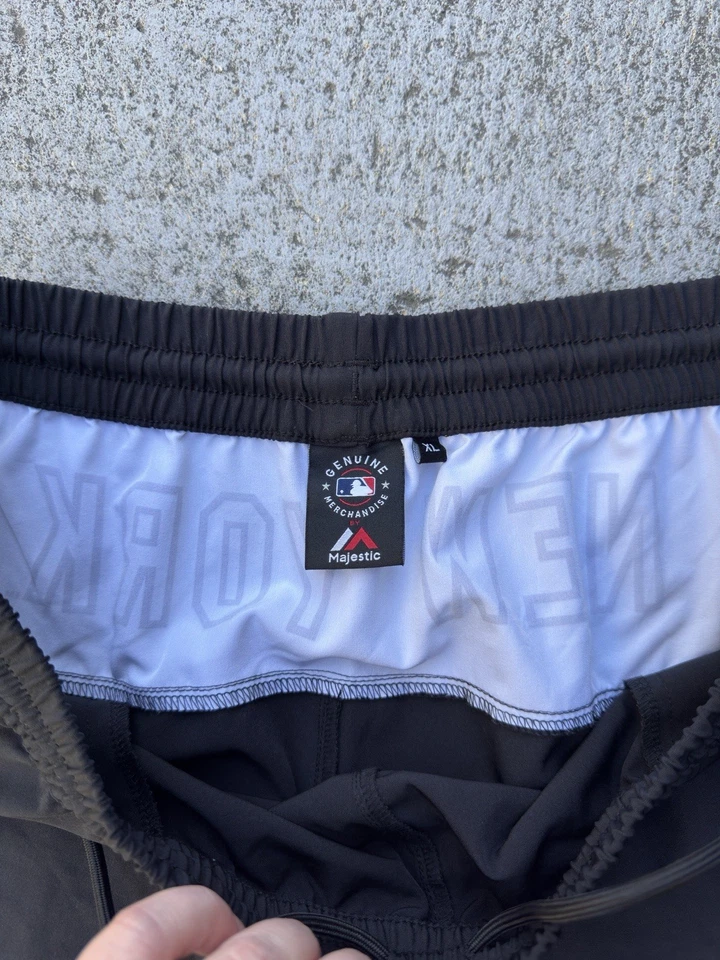 Pantalones Cortos NY Yankees Para Hombre XL Negros Sin Forro Majestic New York Foto 2 de 4