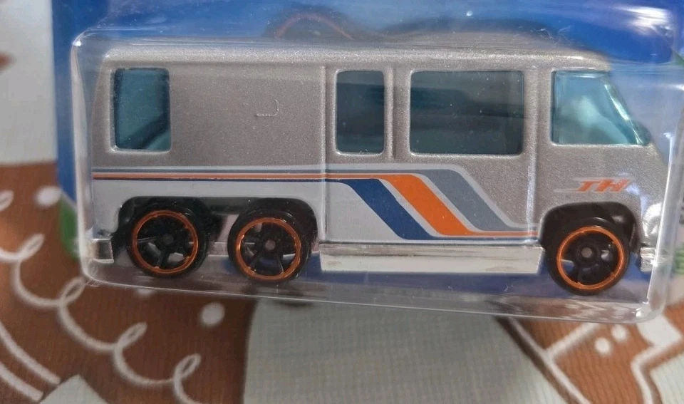 Hot Wheels 2009 Treasure Hunt GMC Motorhome IN PROTECTOR SUPER RARE - Image 3 of 4