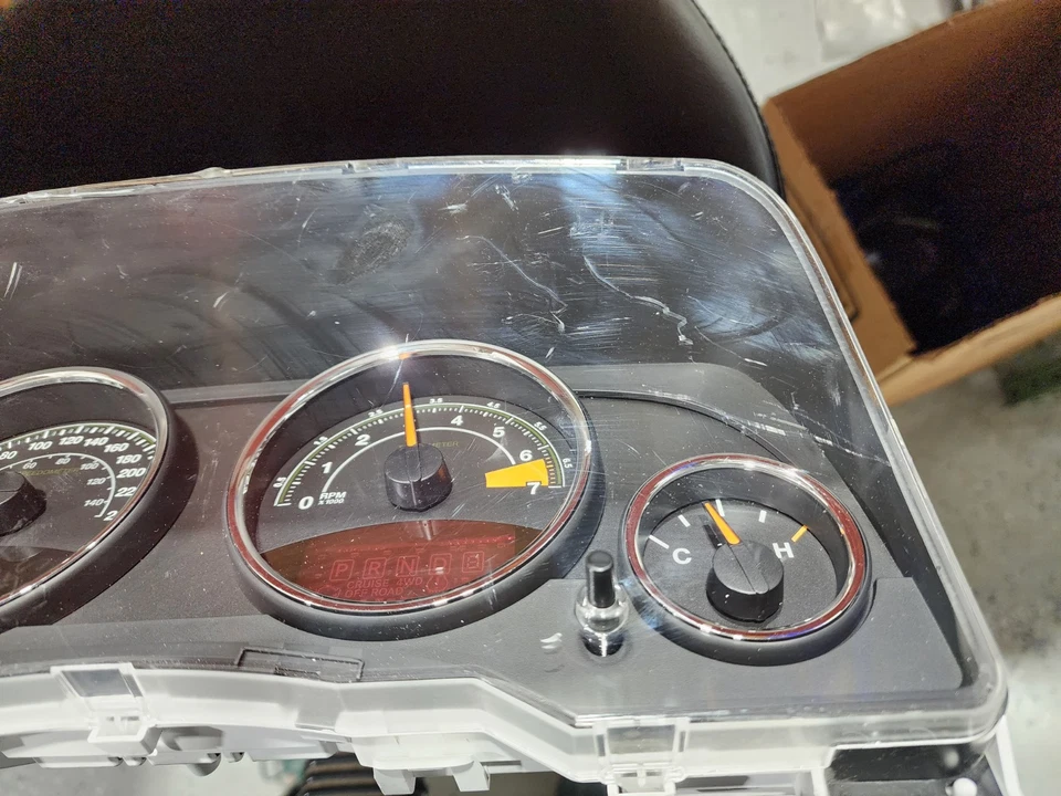 Cuadro de instrumentos Jeep Compass Patriot 2016-2017 usado KM/H OEM Mopar 68233468AE Foto 4 de 4