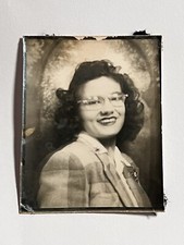 Lindo lápiz labial vintage fotomatón gato mujer joven sonrisa años 40