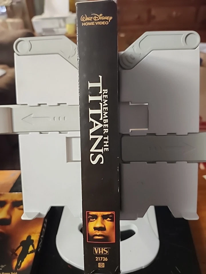 Remember the Titans () – Walt Disney Sports Movie – Denzel Washington - VHS Movi - Image 2 of 3