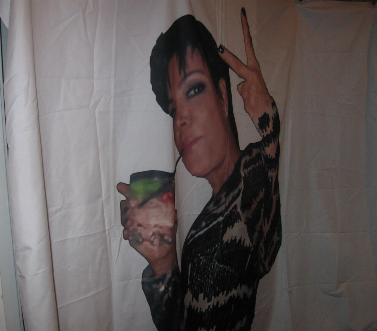 Banger Flagge „Kris Jenner Friedenszeichen“ – 91 X 152 Cm, Polyester
