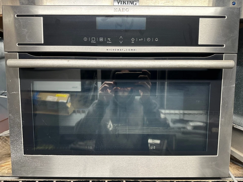 Microondas combinado incorporado de acero inoxidable AEG 24" - KM8403101M Foto 2 de 3