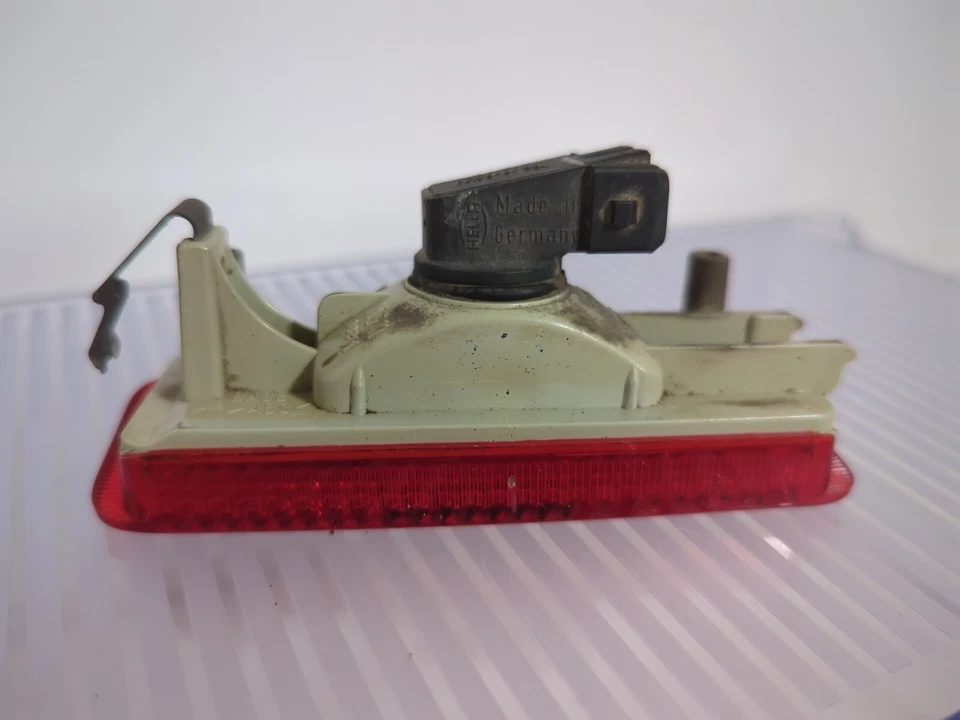 1995-1997 JAGUAR XJ6 XJ12 VDP XJR RH REAR RED SIDE MARKER LIGHT ASSEMBLY USED - Imagem 2 de 4