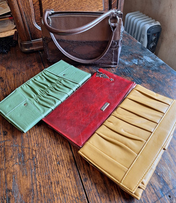 Miche Brown Purse/Bag with handles & (3) shells Christmas, Green, Yellow