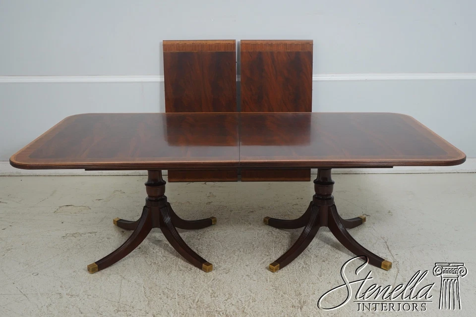 L68347: Mesa de comedor con bandas estilo federal caoba HENKEL HARRIS Foto 2 de 4