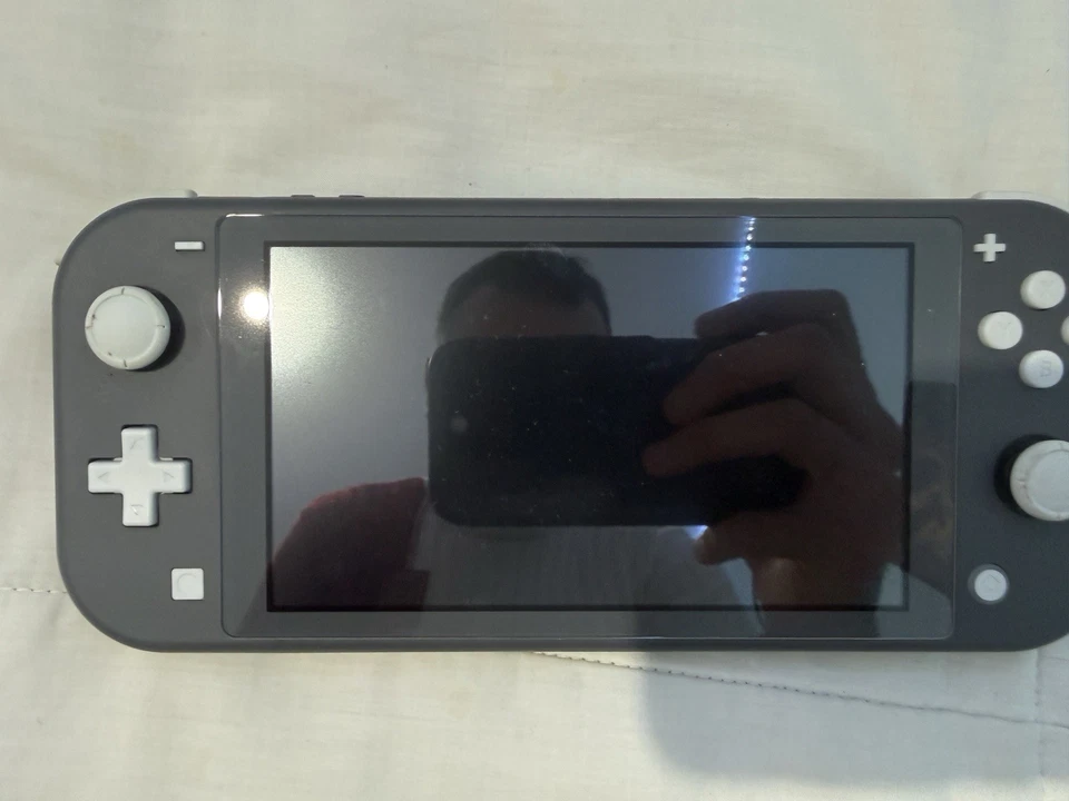 Nintendo Switch Lite, foto 3 di 5