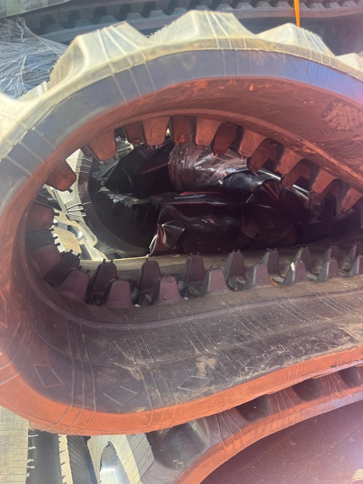 Pista de goma 18" 450 x 86 x 55 C-Lug se adapta a Bobcat se adapta a New Holland se adapta a Cat Foto 3 de 3