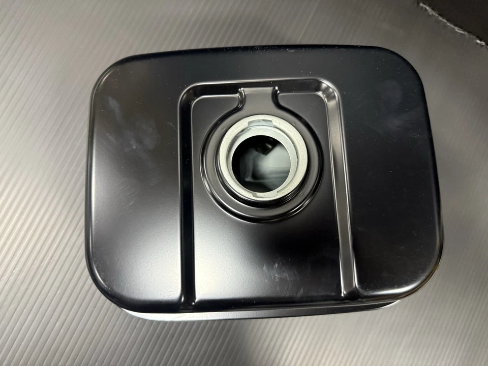 NEW OEM Subaru Robin 277-60102-11 Fuel Tank 14829 - Image 3 of 4