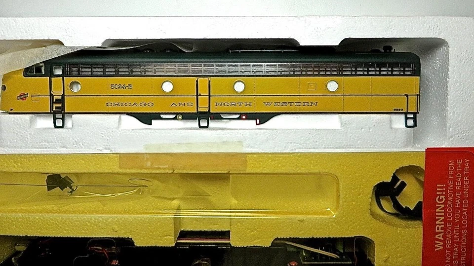 PROTO 2000 #8179 C&NW E8/9 Powered Diesel Cab 5024B Brand New Old Stock Mint - Image 2 of 4