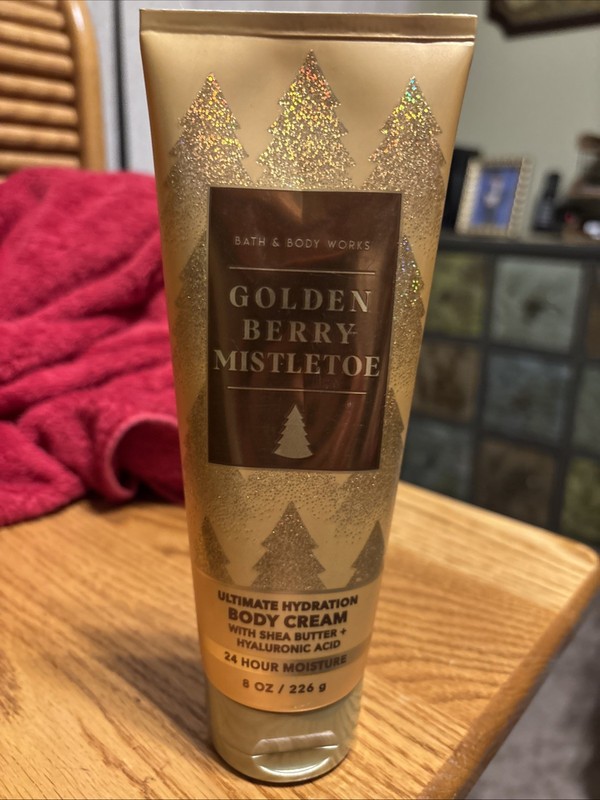 NEW BATH & BODY WORKS GOLDEN BERRY MISTLETOE ULTIMATE HYDRATION BODY CREAM /8 OZ