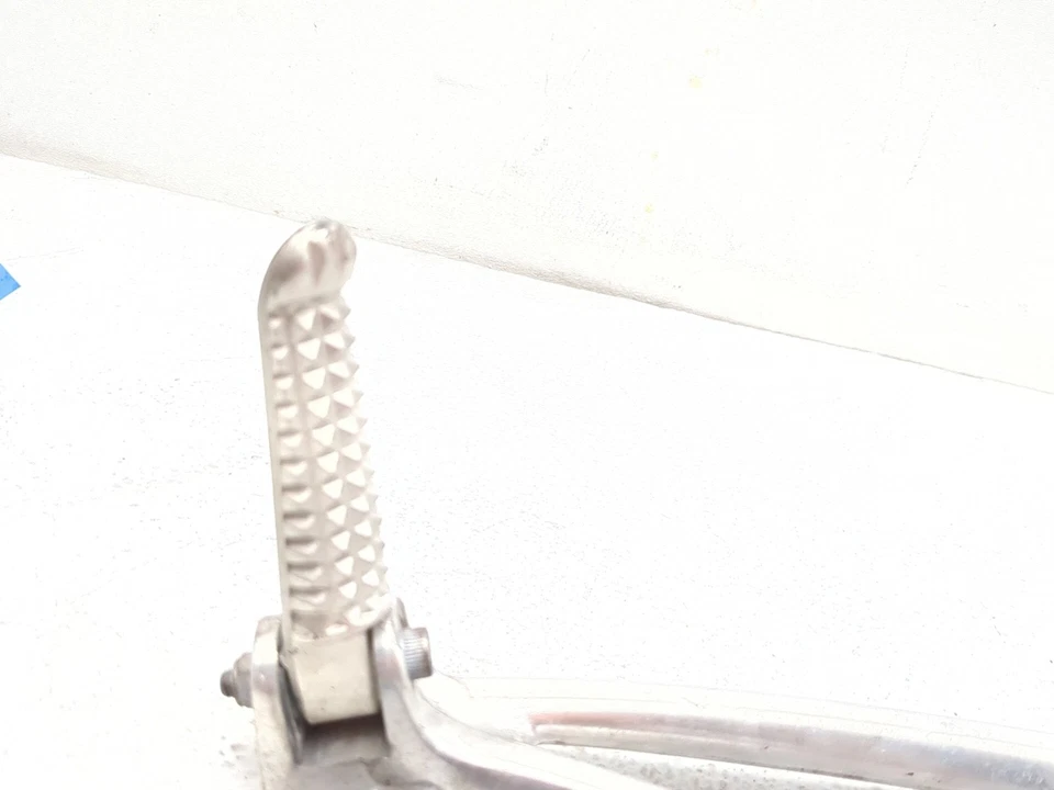 06-08 Juego de clavijas traseras izquierda derecha pasajero Yamaha YZF-R6S YZF R6 Foto 3 de 4