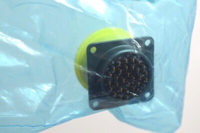 Amphenol 71-300218-32S Circular MIL Spec Connector New