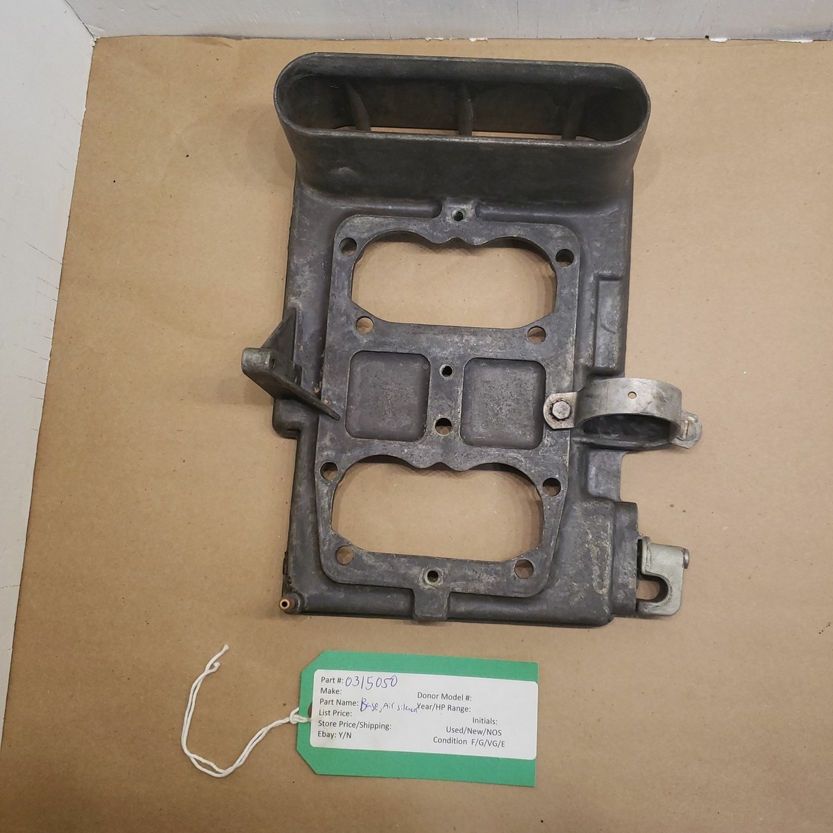 1969 Evinrude Johnson 0315050 315050 Base, Air Silencer, Breather