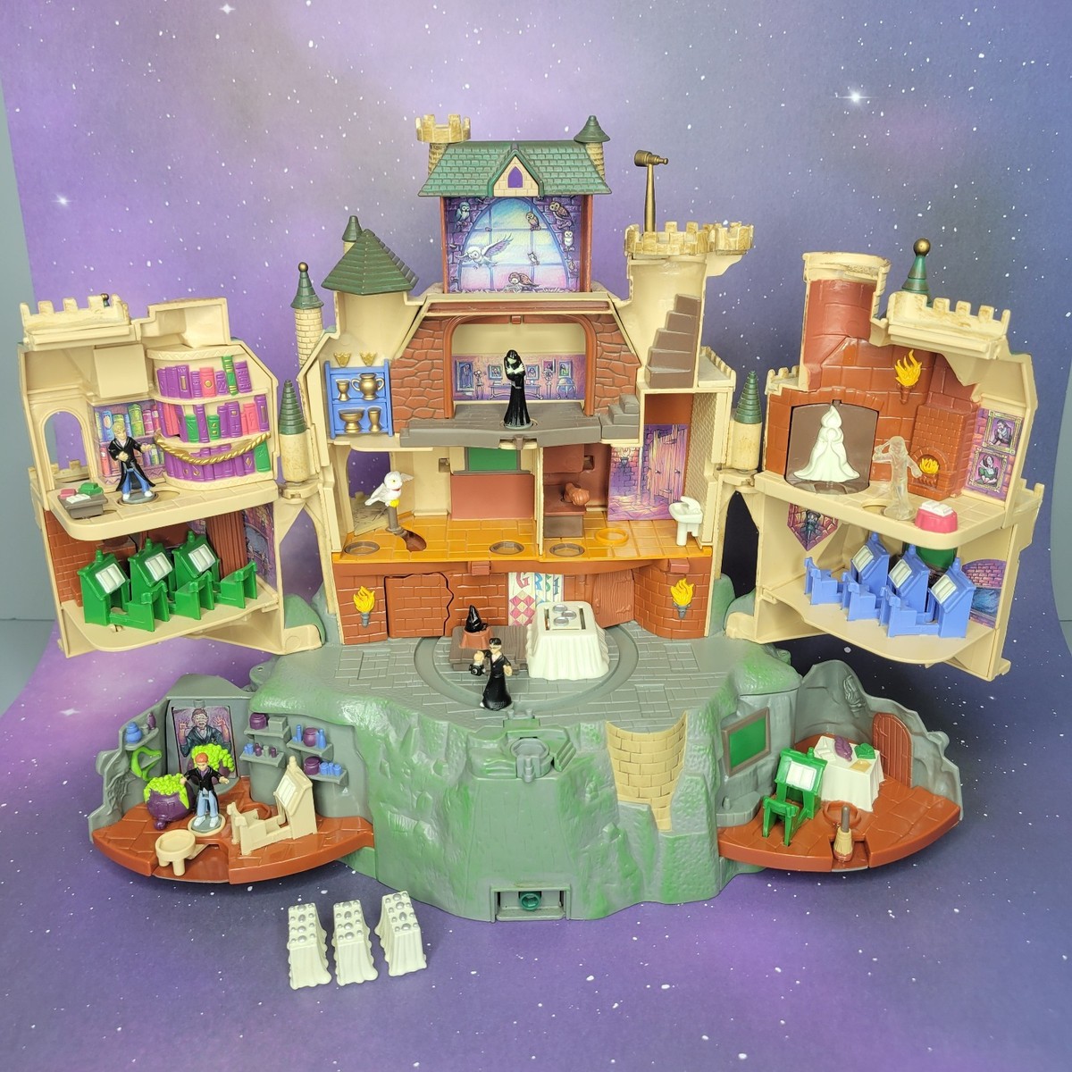 Vintage HARRY POTTER Polly Pocket HOGWARTS CASTLE Playset 2001 w