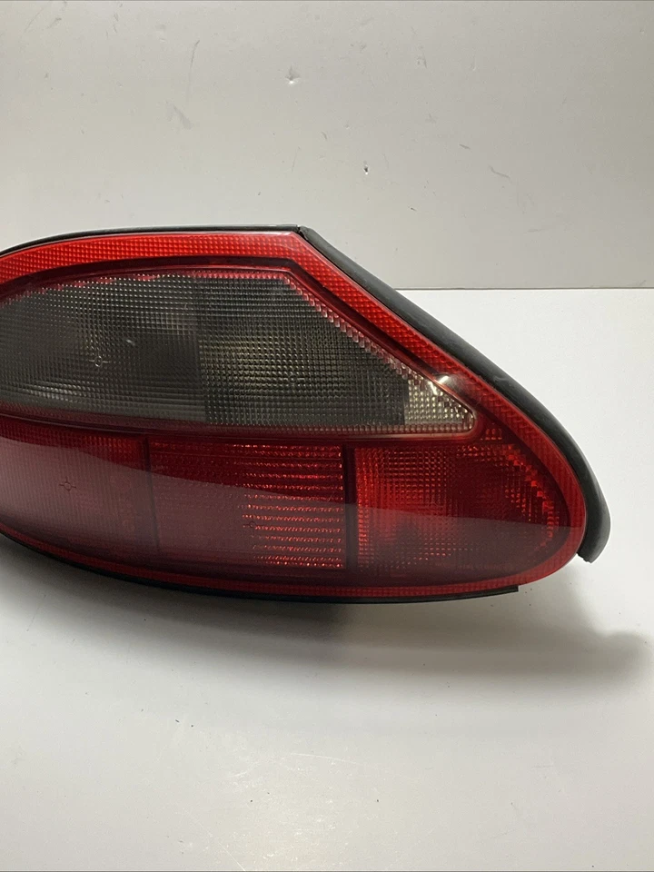 Conjunto de luz trasera exterior lado conductor izquierdo Jaguar XK8 XKR 1997-2000 FABRICANTE DE EQUIPOS ORIGINALES CON BOMBILLA Foto 3 de 4