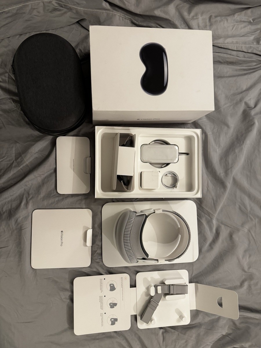 Apple Vision Pro 256GB (M2) — 70W Fast Charger Upgrade + Travel