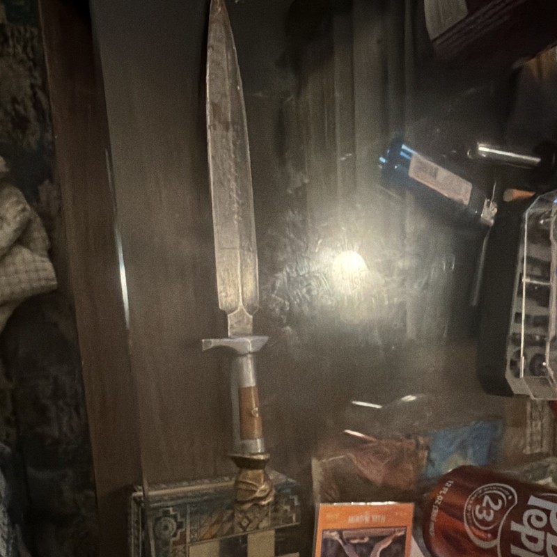Collectible Dirk Dagger Double-Edge Silver Blade Brown Wood Handle