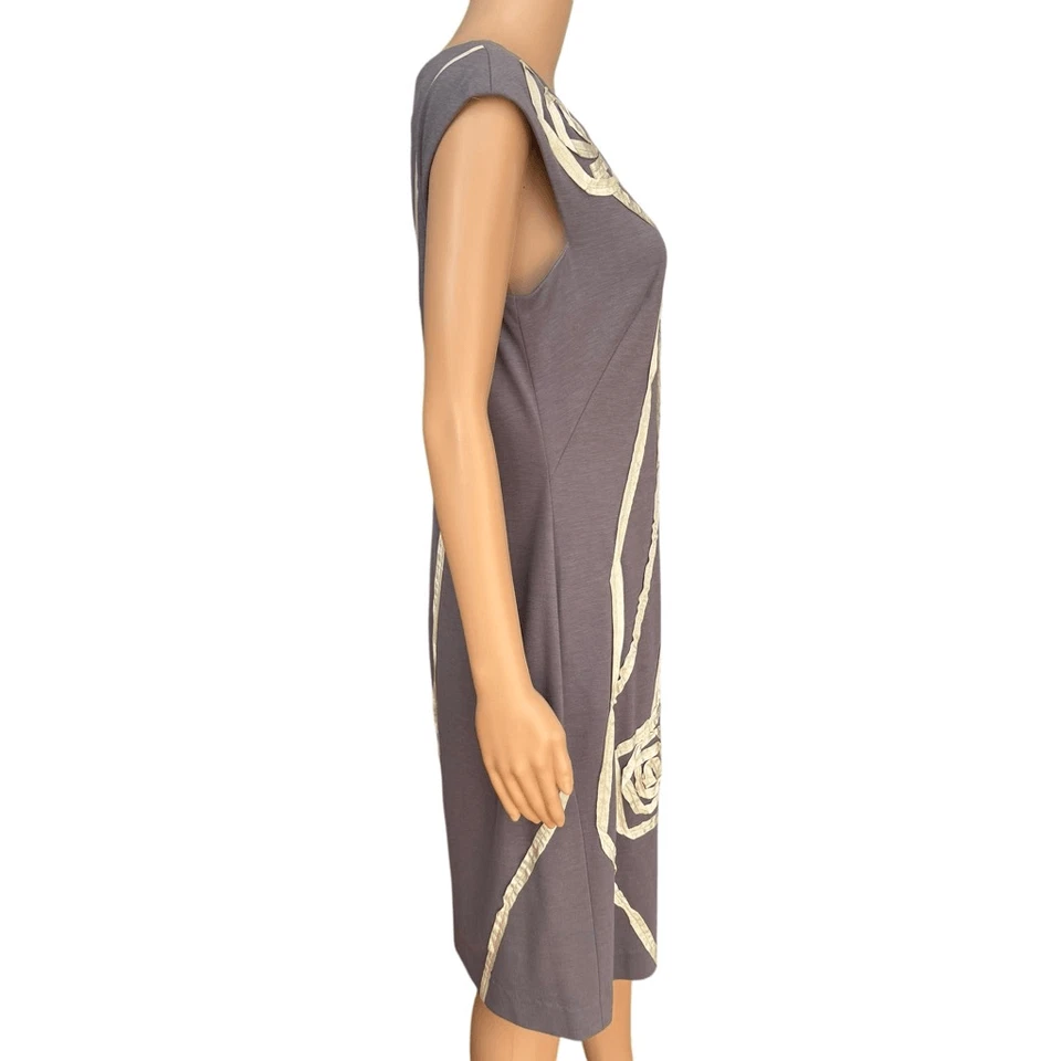 Vestido recto Saks Fifth Avenue rosa bordado gris talla 10 Foto 2 de 4