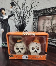 HALLOWEEN TRANSPAC SKULLS SALT & PEPPER SHAKERS SET