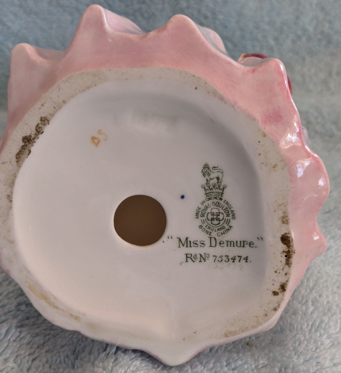 Royal Doulton HN 1402 Miss Demure Green RD Mark 8