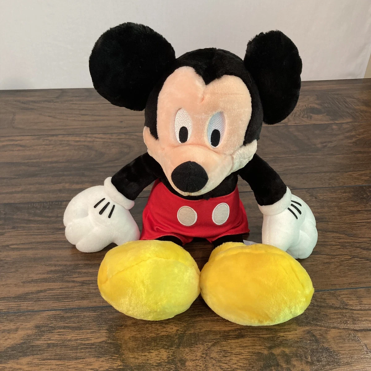 WALT DISNEY Store Mickey Mouse 16