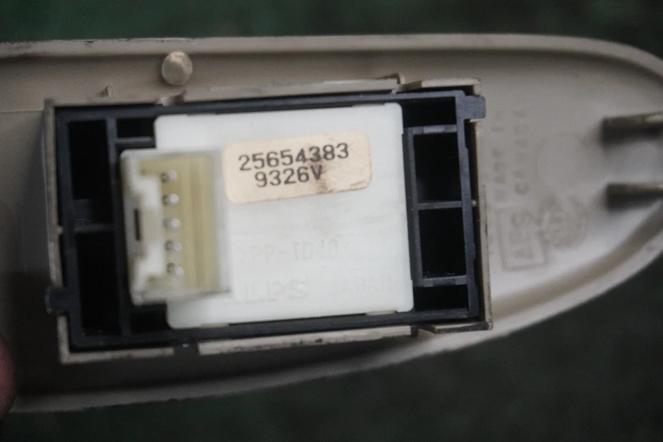 2000 2001 2002 PONTIAC BONNEVILLE PASSAGEIRO TRASEIRO DIREITO Interruptor de Janela OEM 2565438 - Imagem 4 de 4