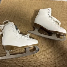 DBX Youth Traditional Ice Skate  US 11k Insulated, Cushioned White Figure Skates