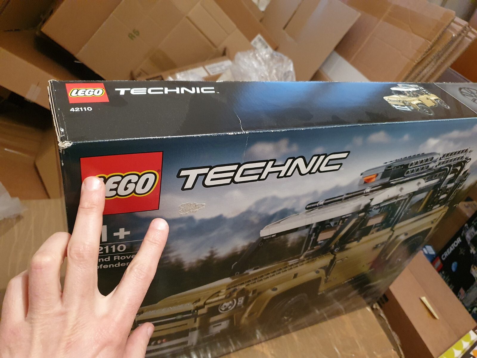 LEGO TECHNIC 42110 LAND ROVER DEFENDER NUOVO SCATOLA ROVINATA vedi le foto