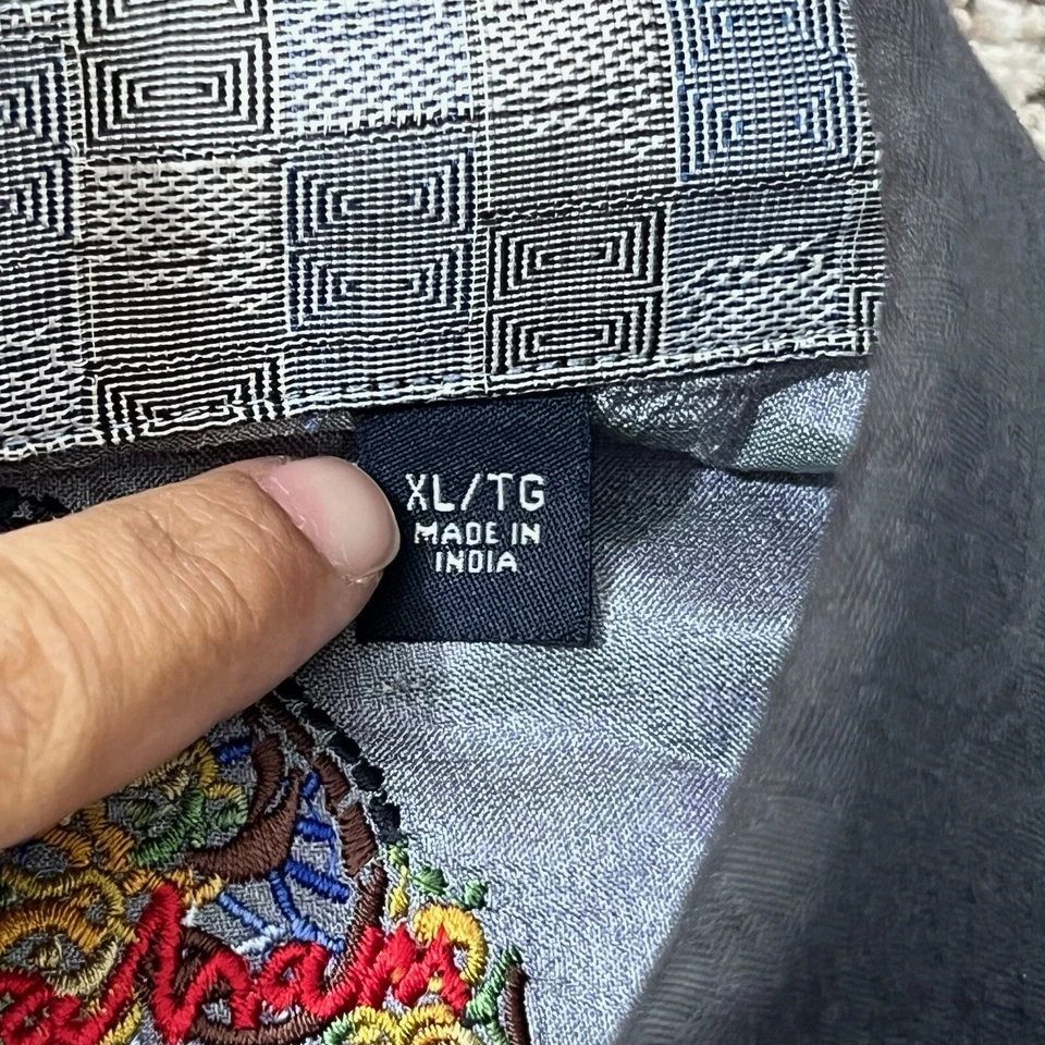 Robert Graham Shirt Mens XL Black Paisley Dressy Casual Designer Classiccore - Image 4 of 4