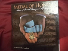 (anon). Medal of Honor. Boxed set. Lessons of Personal Bravery and Self-Sacrific