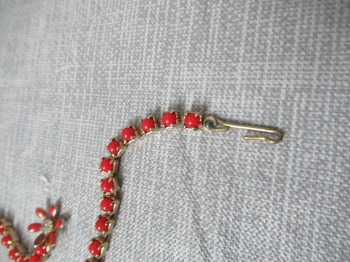 Juego de collar y pendientes de tornillo - piedras rojas y flores de diamantes de imitación - ca 1950s 2 185 - Imagen 5 de 10
